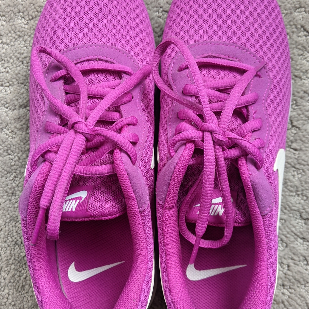 Nike Women's Fuchsia Athletic Shoes